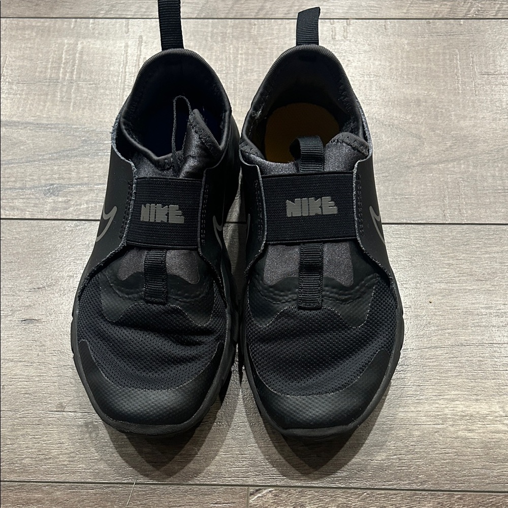 Nike Men's Black Slip-On Sneakers